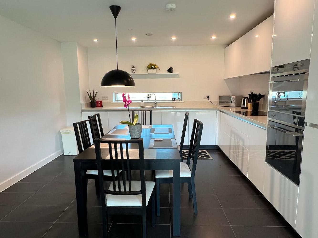 Apartment - At Addenbrooke Hospital And Bio Campus - Free Private Parking